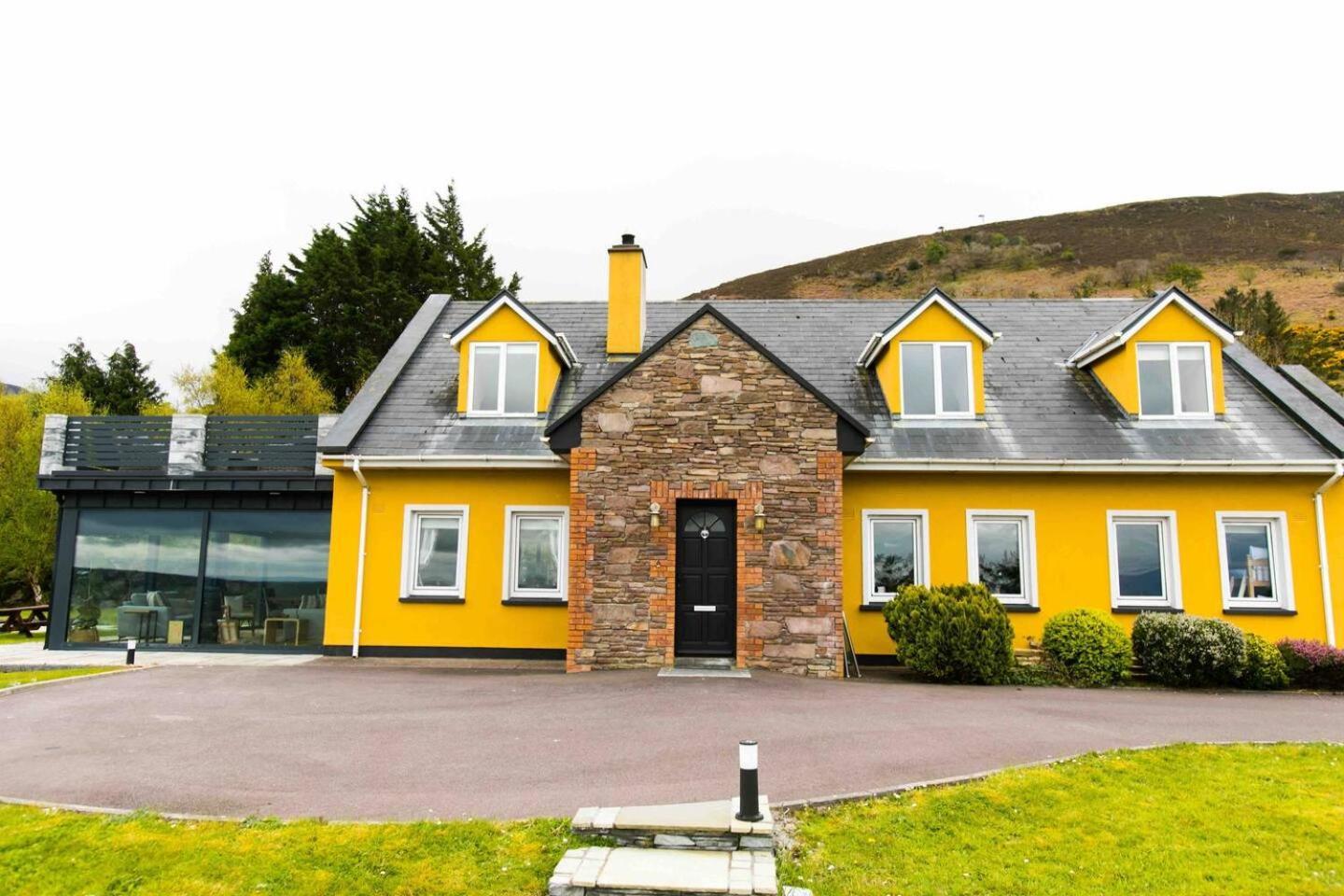 The Mountain Lodge Killarney Exterior photo